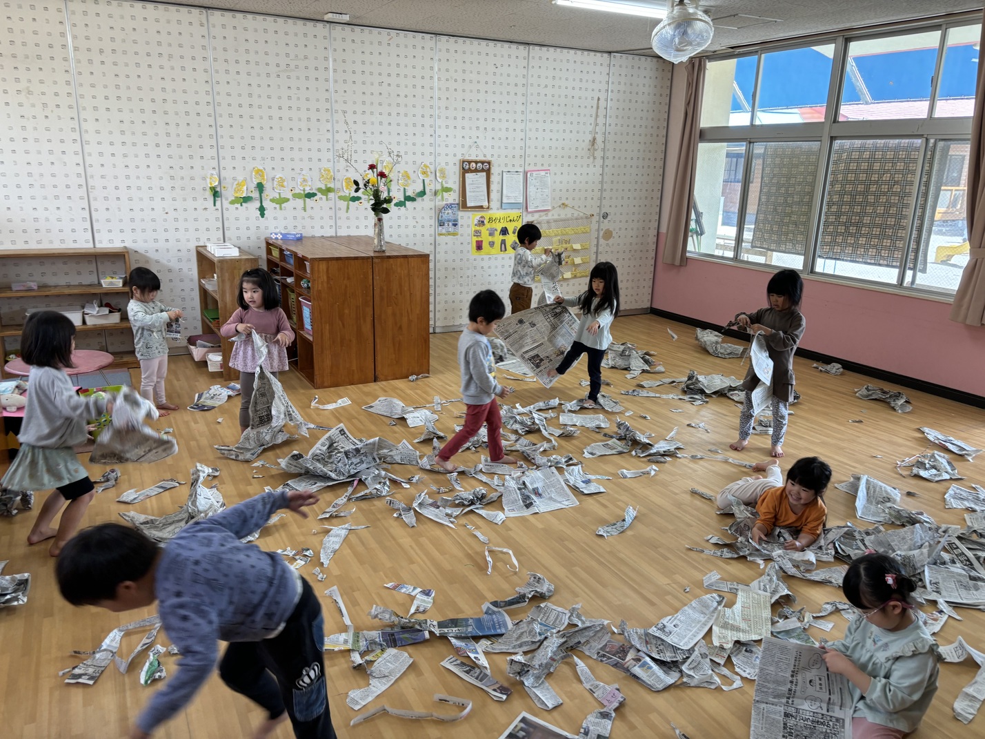 2024年3月 新聞紙遊び